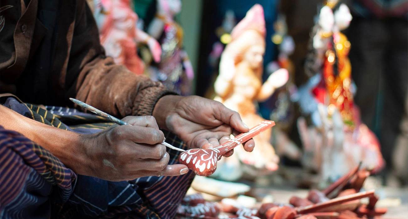 The Revival of Traditional Crafts: Why Handmade Products Are Winning Modern Consumers
